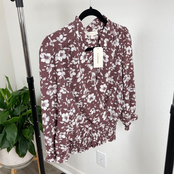 Monteau | Flower Blouse | Crop Top | Deep V Neck-line - Picture 3 of 7